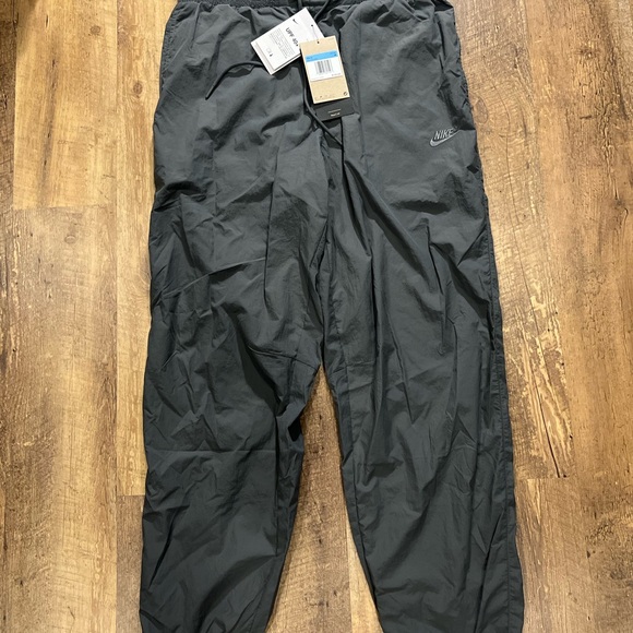 Nike Sportswear Repel Tech Pack Men's Woven Pants- FB7370-068 $120 - Picture 8 of 8